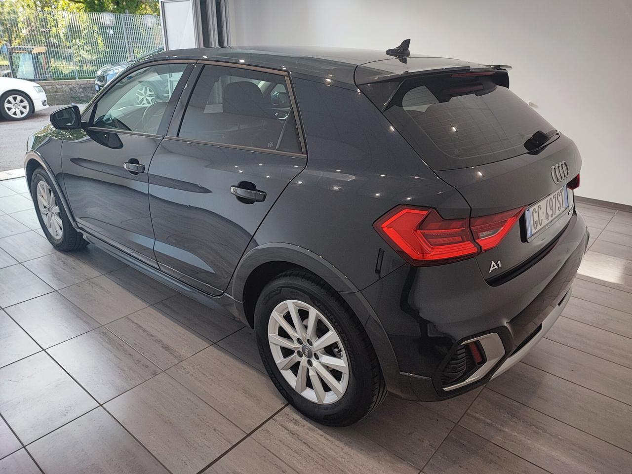 Audi A1 citycarver 30 TFSI Identity Contrast