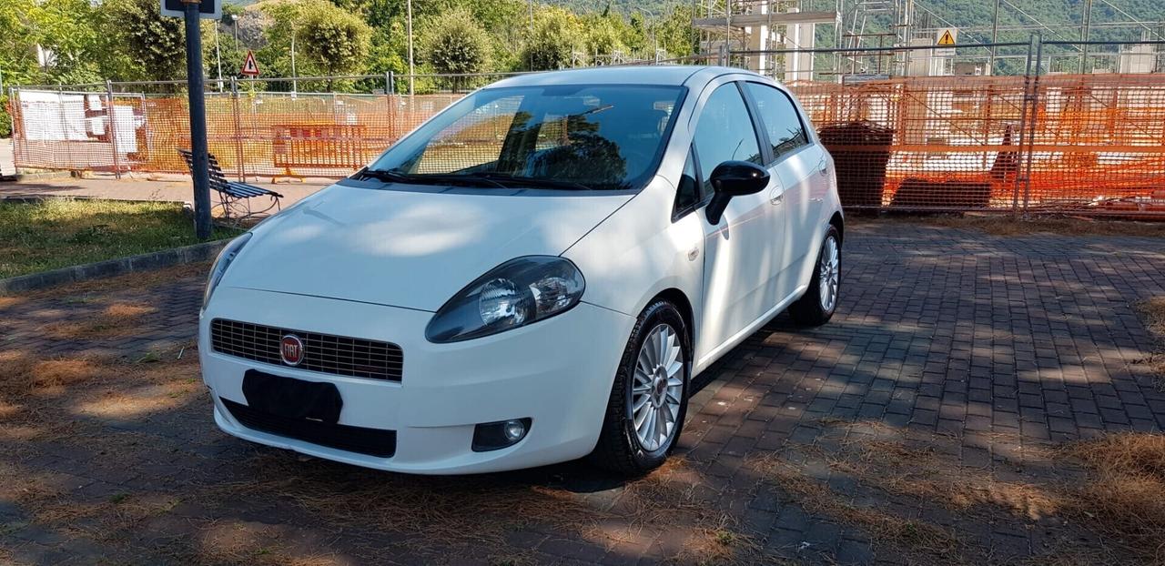 Fiat Grande Punto 1.3 MJT 90 CV 5 porte cruise control,cerchi in lega da 16, mp3,usb,comandi al volante