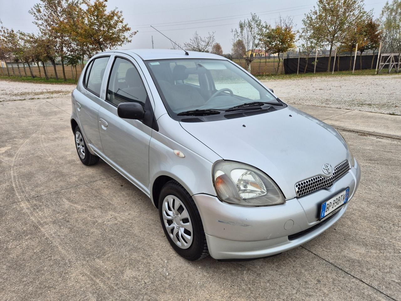 Toyota Yaris 1.0i 16V cat 5 porte neopatentati