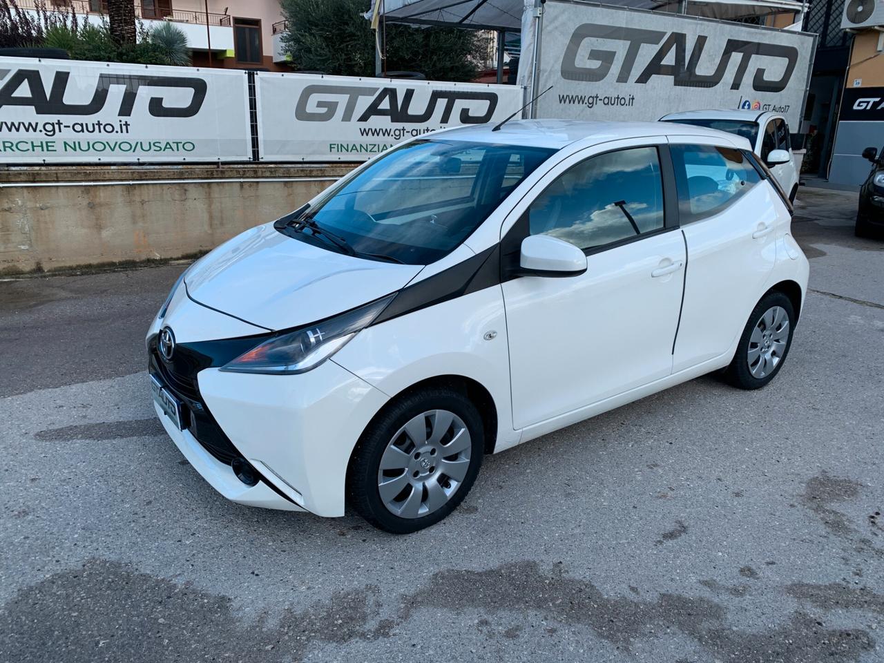Toyota Aygo 1.0B 69 CV 5P X-PLAY