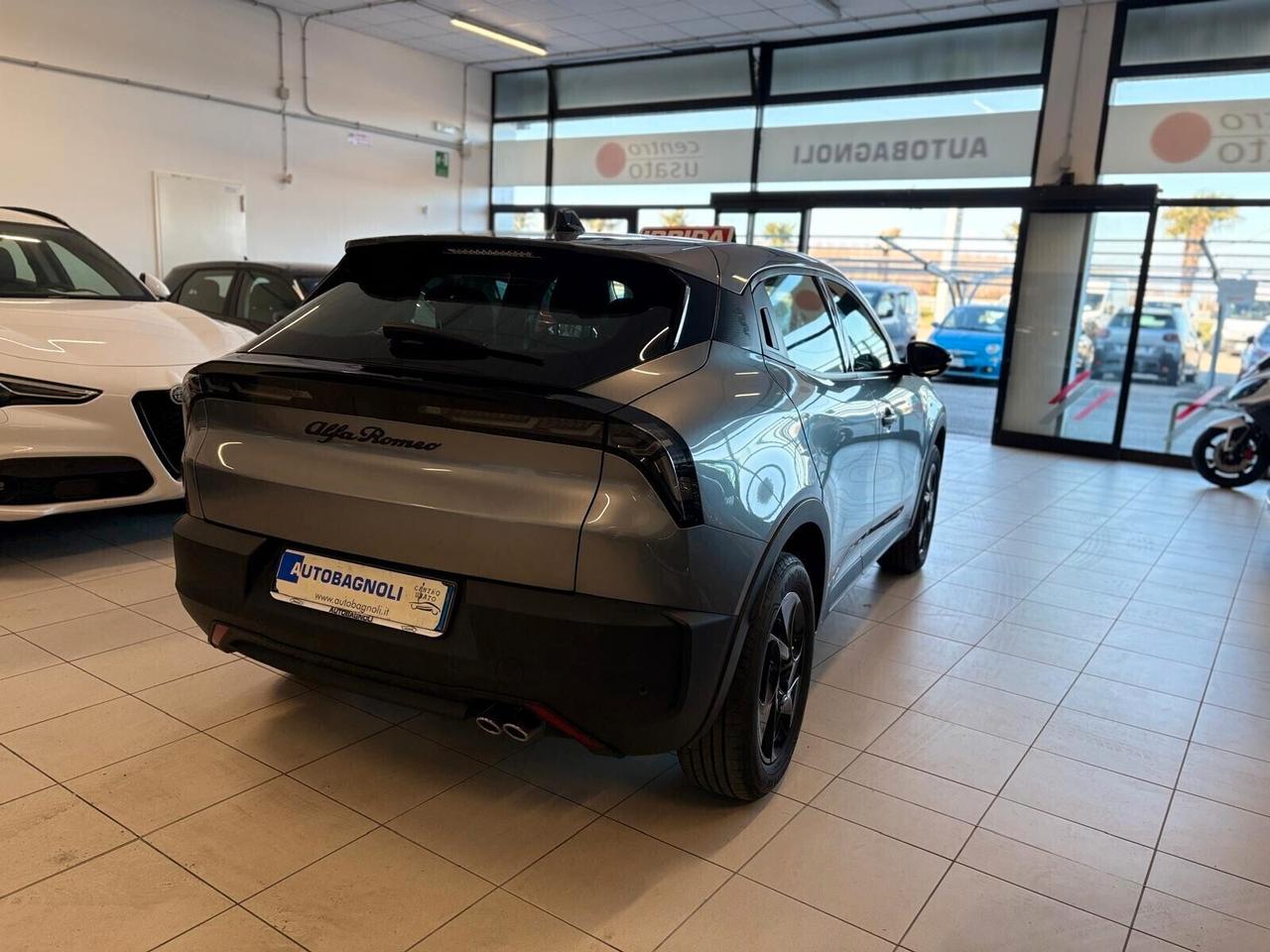 Alfa Romeo Junior Hybrid 145 eDCT6 SPOTICAR