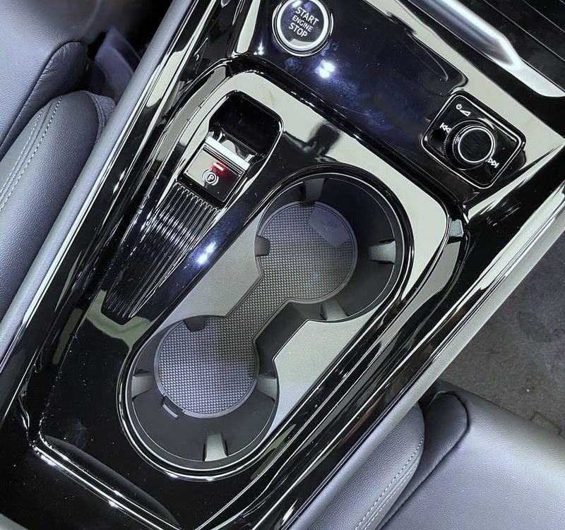 Land Rover Defender 3.0 D6 250 110 HSE AWD auto.