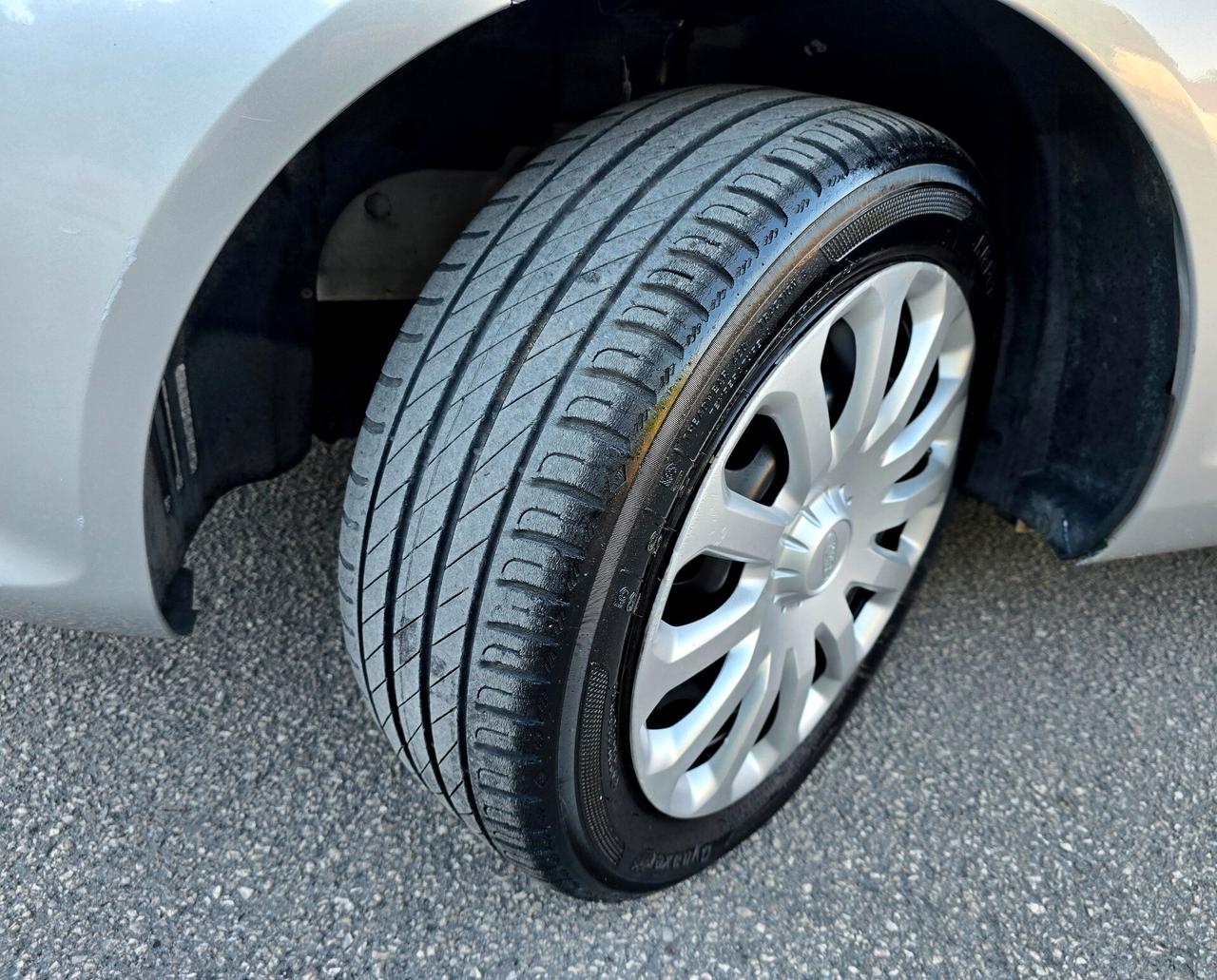 FORD FIESTA 5 PORTE 1.4 GPL 2011 PERFETTA DI TUTTO