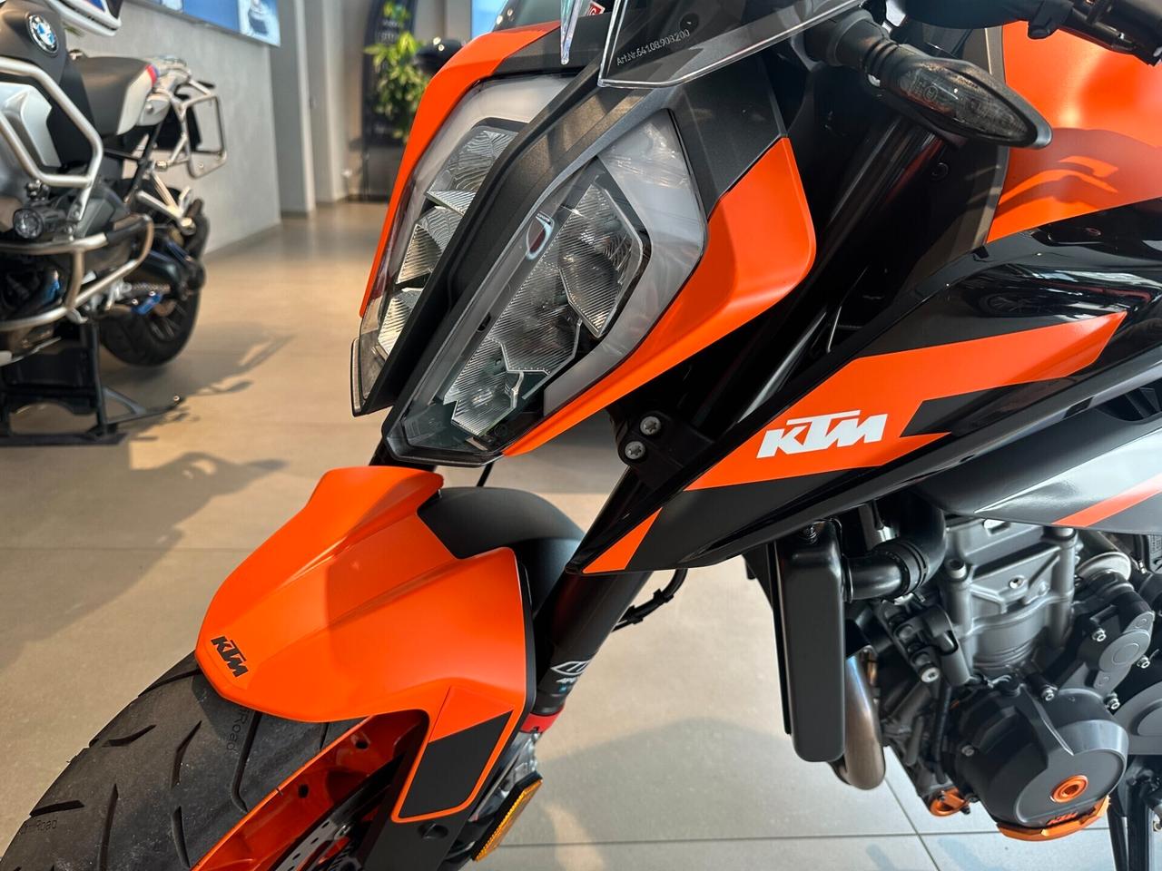 KTM 890 DUKE GP 2023