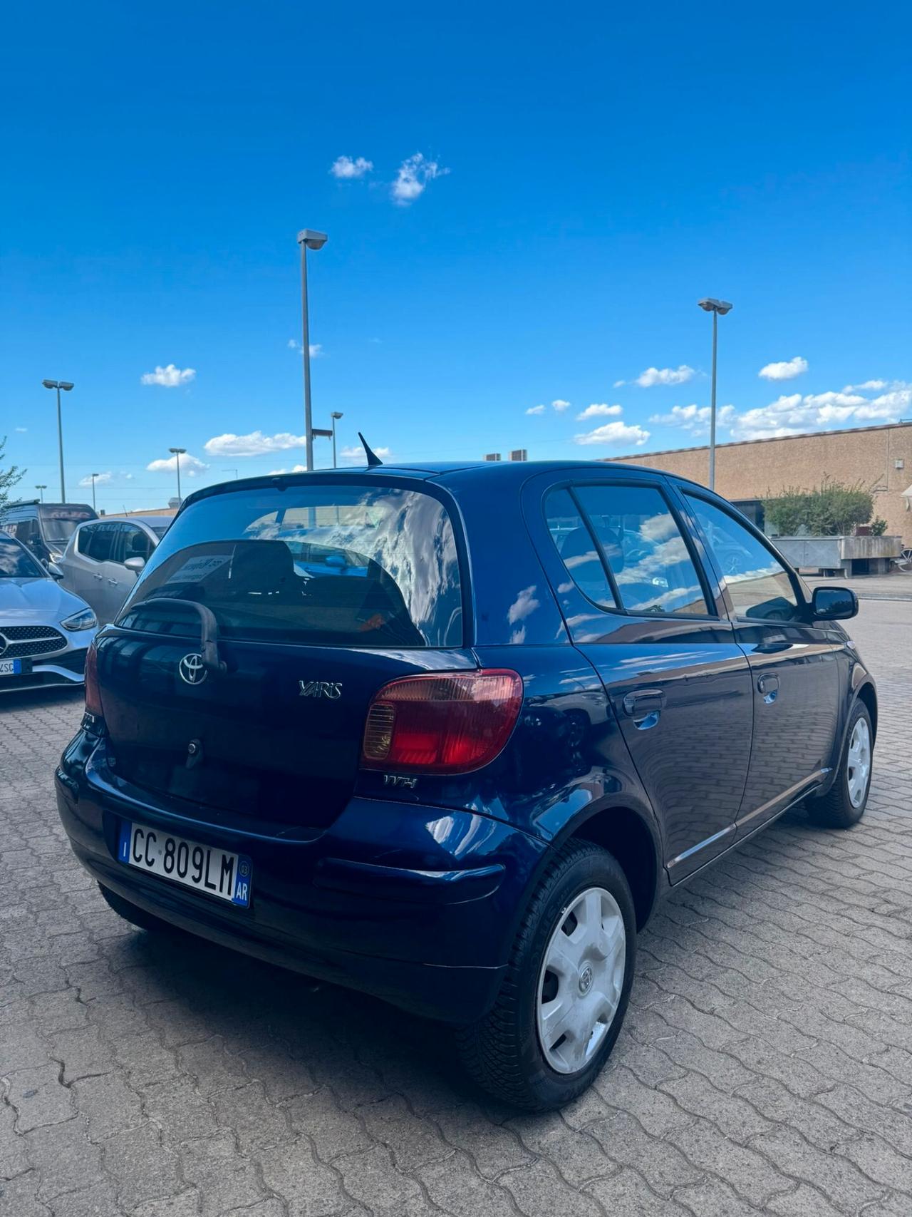 Toyota Yaris 1.0i 16V cat 5 porte Sol