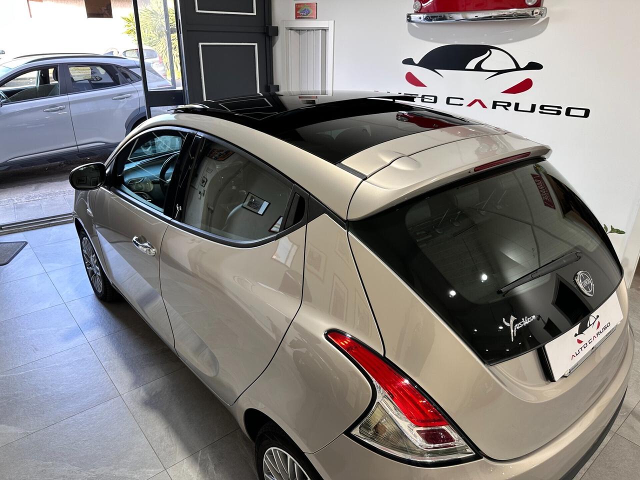 Lancia Ypsilon 1.3 MJT 16V 95 CV - PLATINO - TETTO