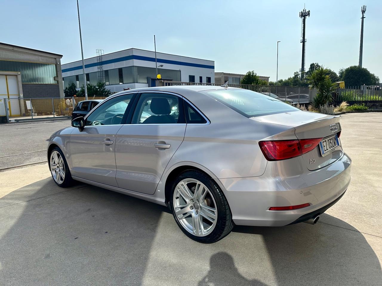Audi A3 Sedan 1.6 TDI clean diesel S tronic Ambiente