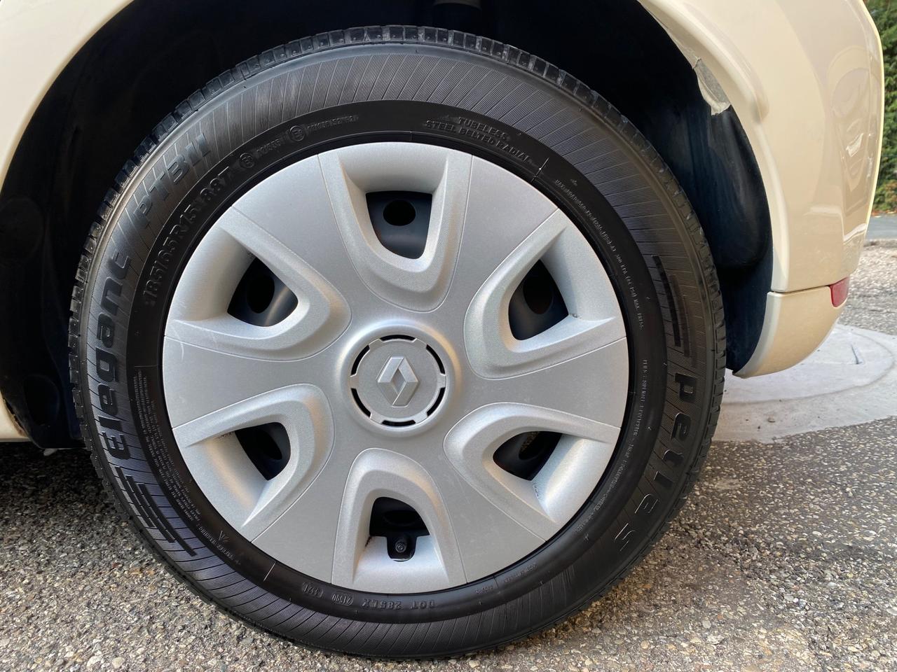 Renault Clio 1.2 75CV 5 porte Life NEOPATENTATI!!!