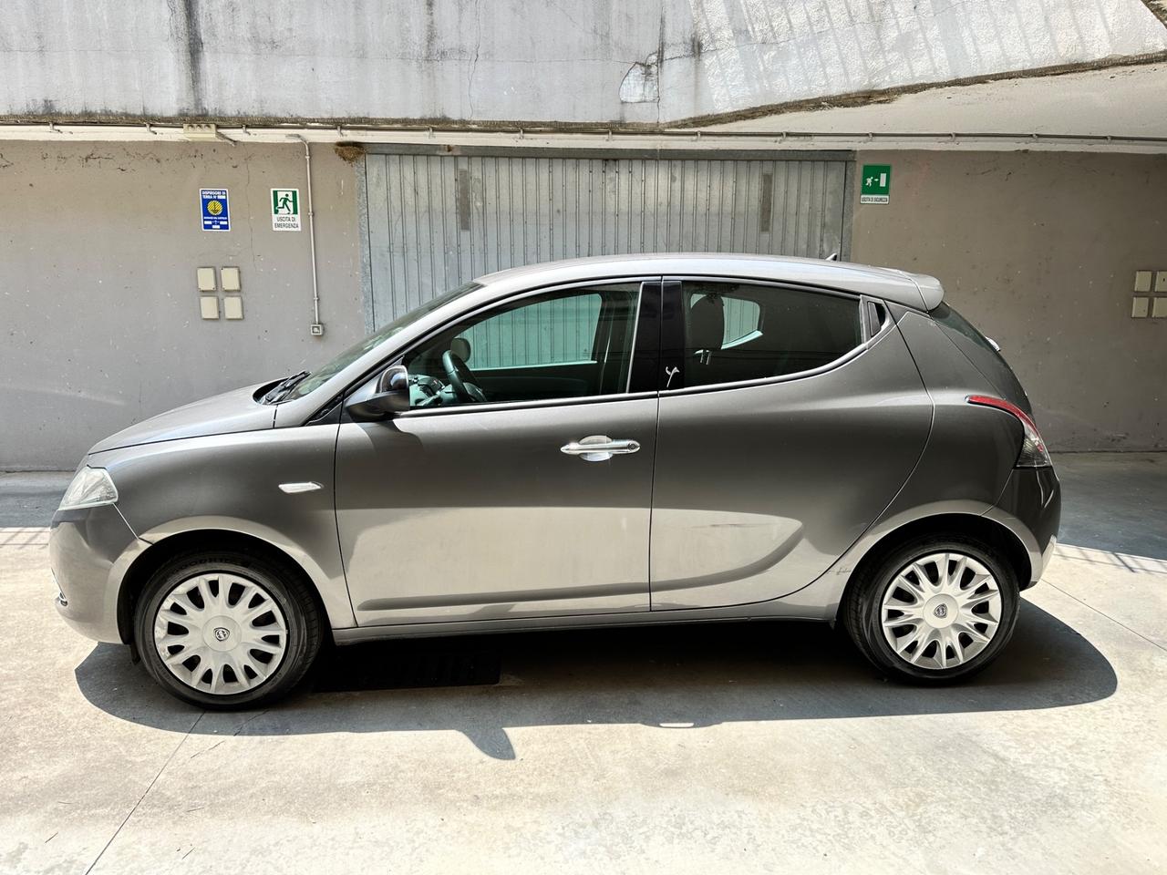 Lancia Ypsilon 1.2 69 CV 5 posti NEOPATENTATI