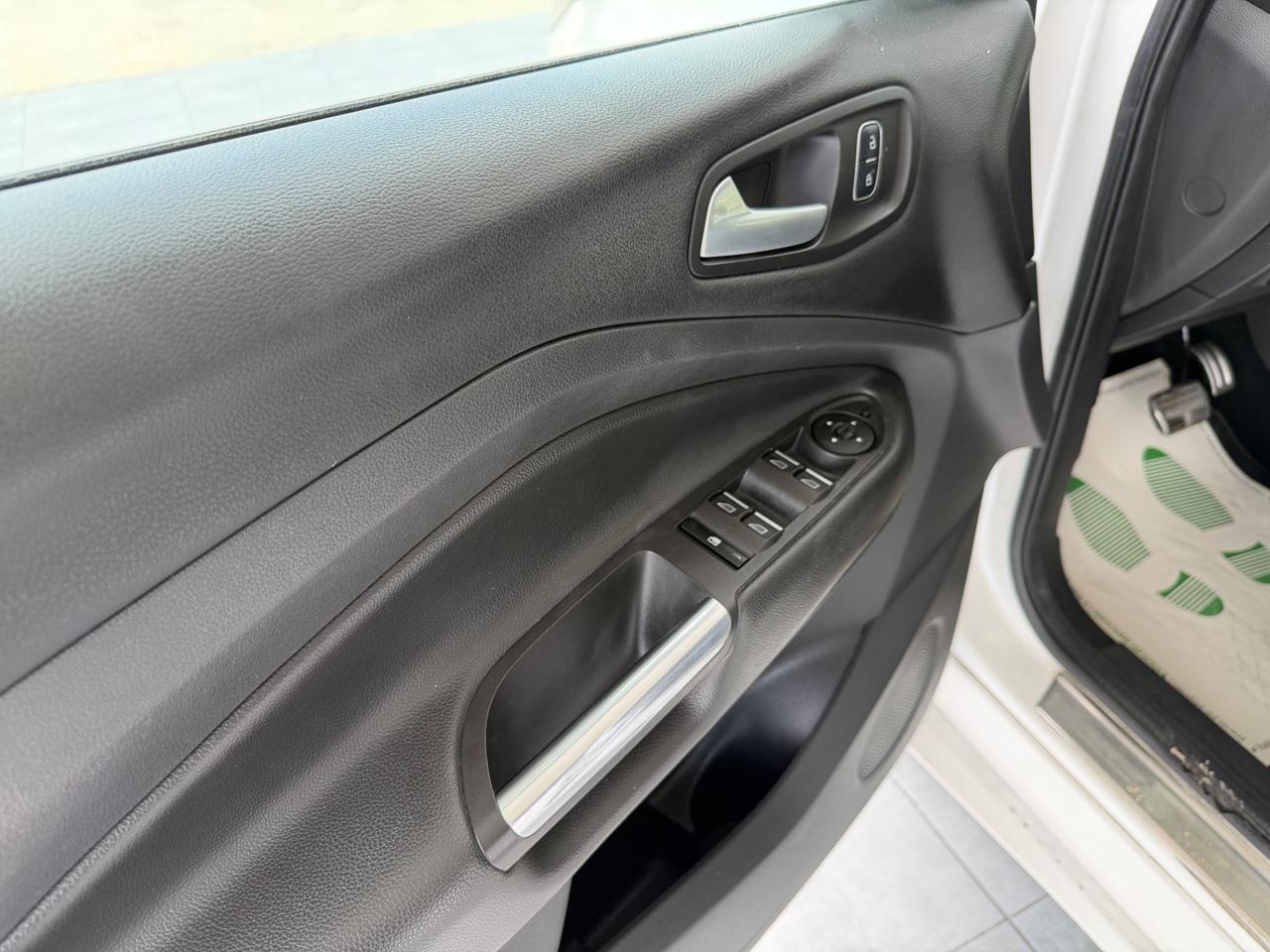 Ford Kuga 1.5 TDCI 120 CV S&S 2WD Powershift ST-Line