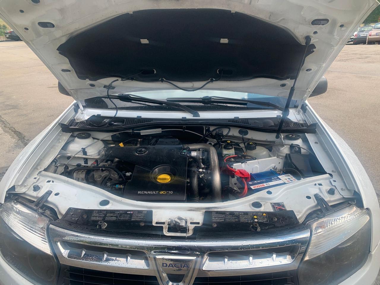 Dacia Duster 4x4 inseribile-neo patentati-tagliandata-alta-spaziosa-suw economica tdi