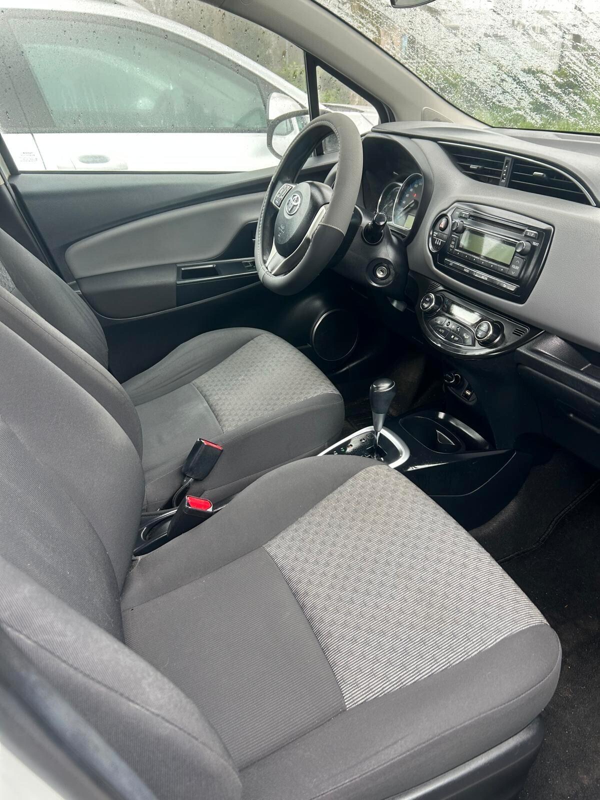 Toyota Yaris 1.5 Hybrid 5 porte Cool ok neo patentati