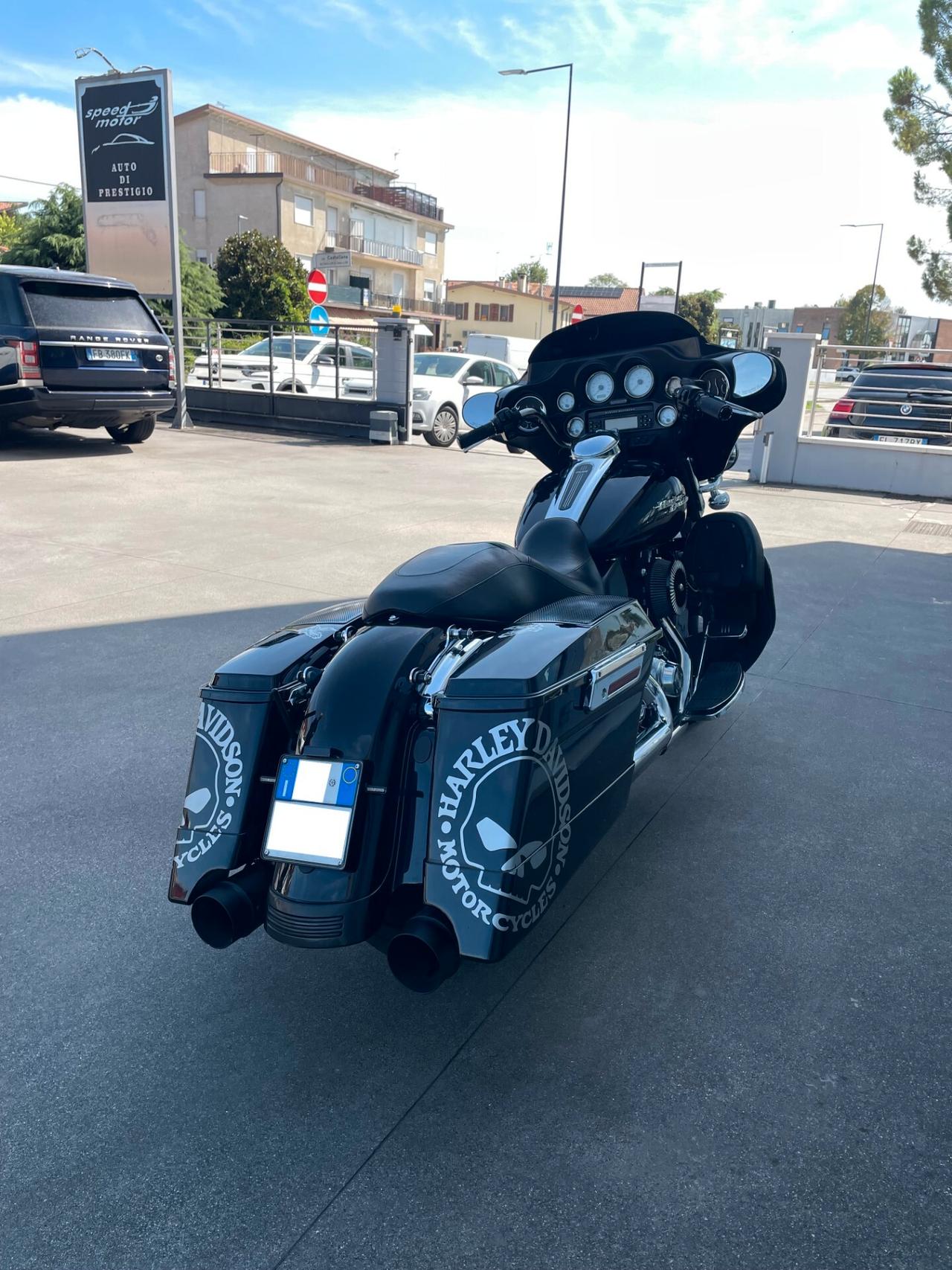 Harley-davidson FLHX Street Glide Touring six speed radio