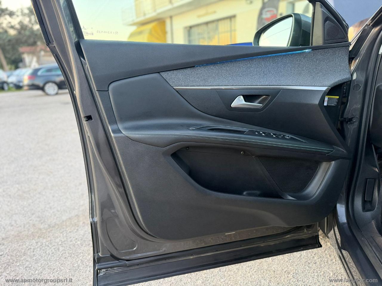 PEUGEOT 3008 BlueHDi 130 S&S Allure