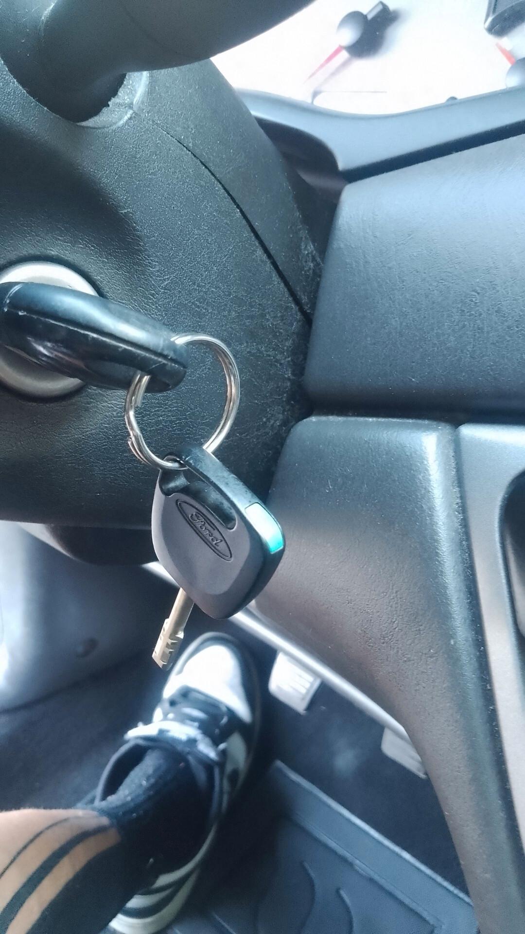 Ford Focus 1.6i 16V cat 5p. Zetec neopatentati