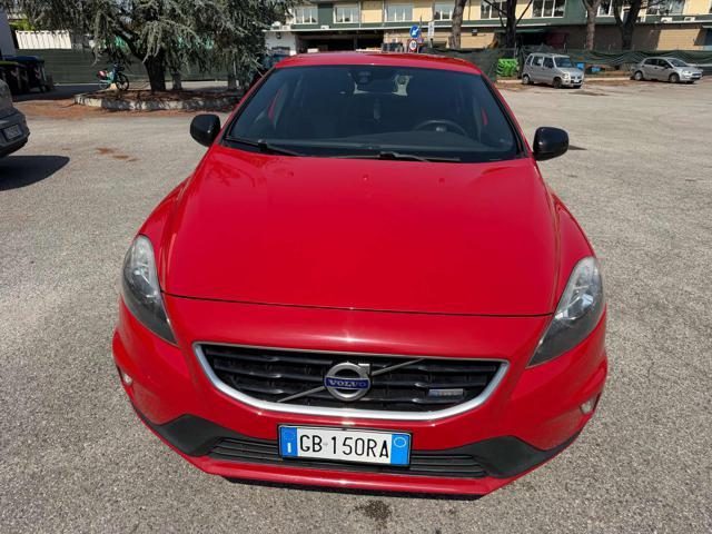 VOLVO V40 D2 R-design Momentum senza nessun lavoro da fare