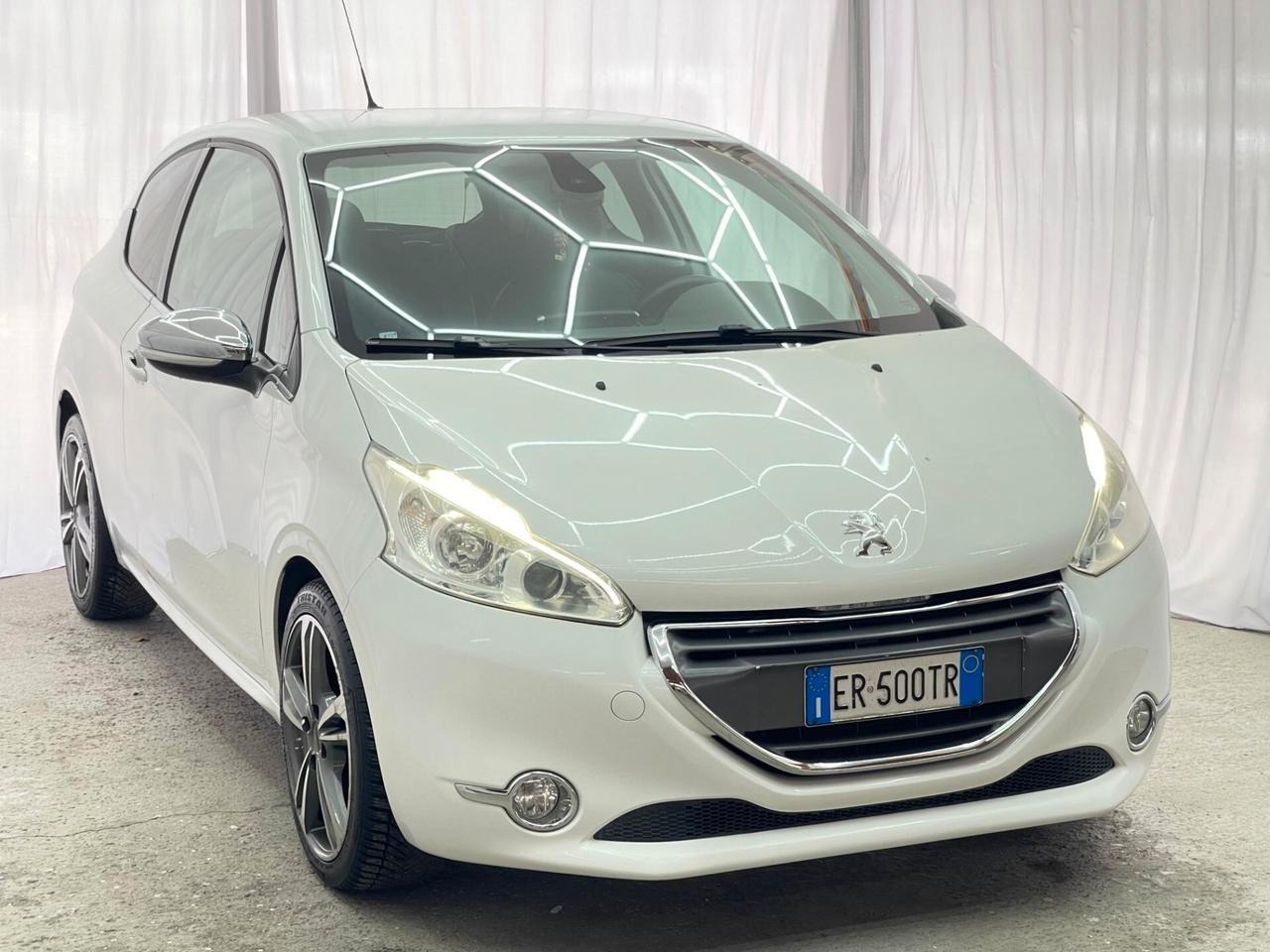 Peugeot 208 1.6 e-HDi 92 CV Stop&Start 3 porte Allure FINANZIABILE SENZA BUSTA PRONTA CONSEGNA