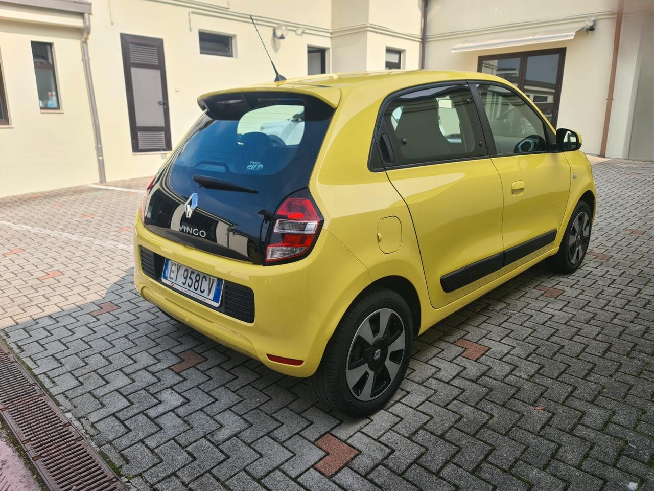Renault Twingo 1.0 SCe Live - unicoprop.