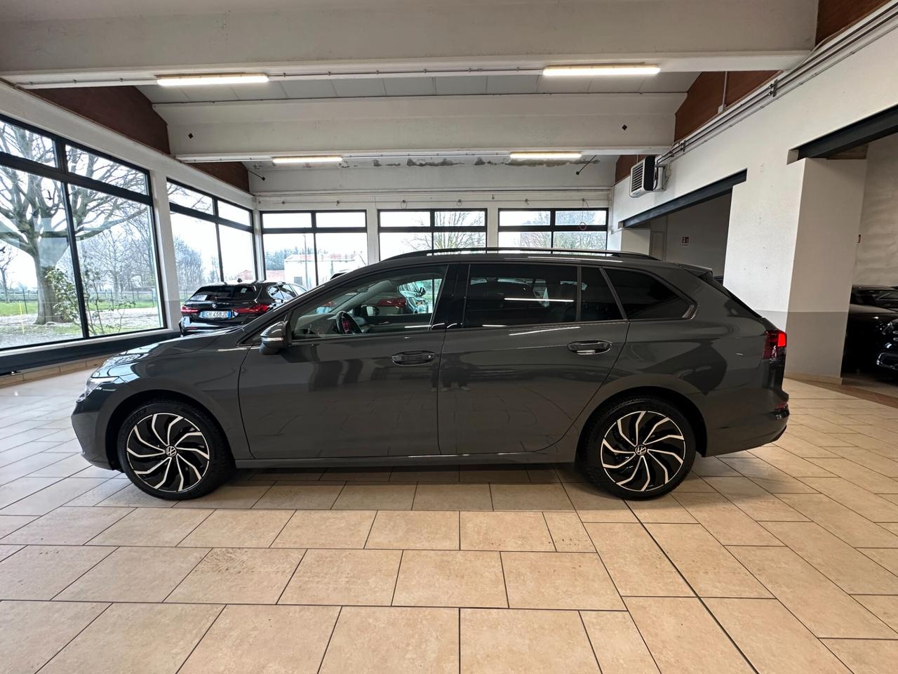 Volkswagen Golf Variant 2.0 tdi LIFE 115cv dsg LUCI AMB*CARPLAY*LED