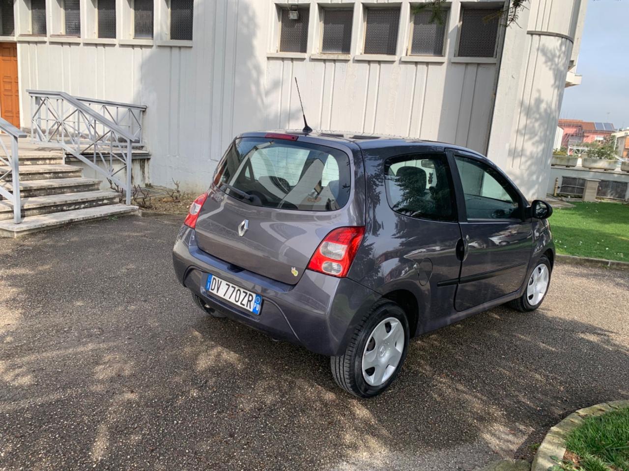 Utilitaria 1.2 benzina neopatentati