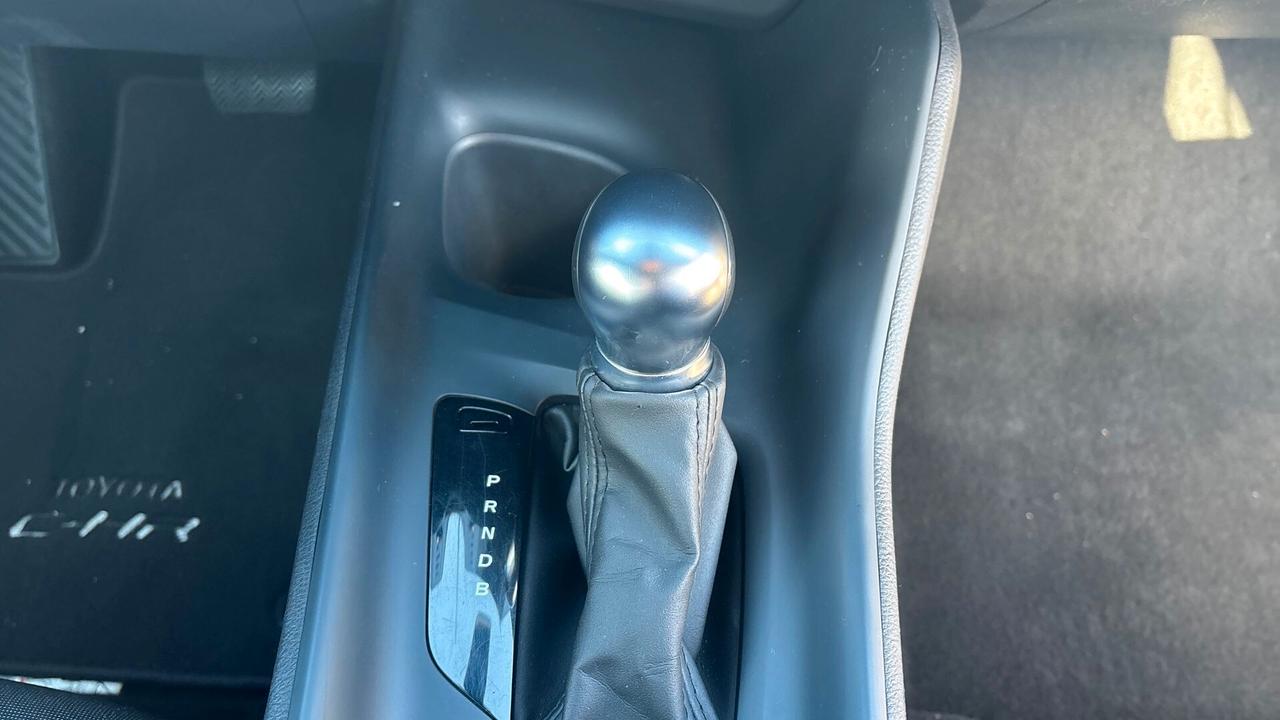 Toyota C-HR 1.8 Hybrid E-CVT Business