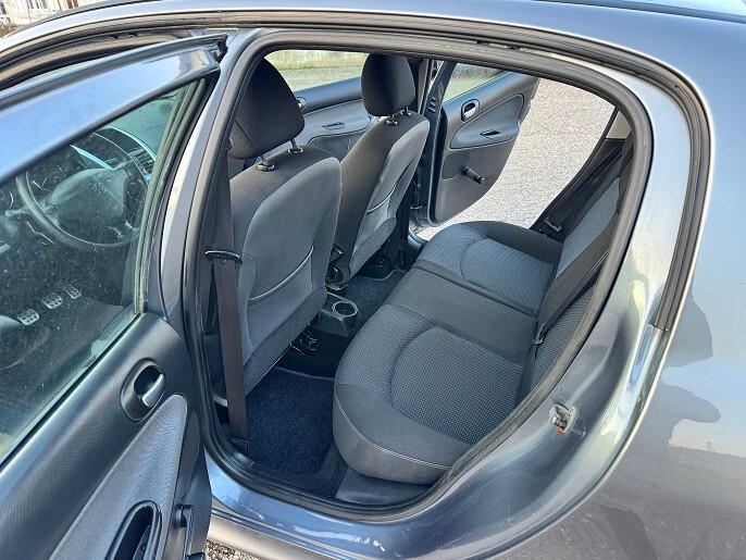 Peugeot 207 2011 1.4 16V Diesel