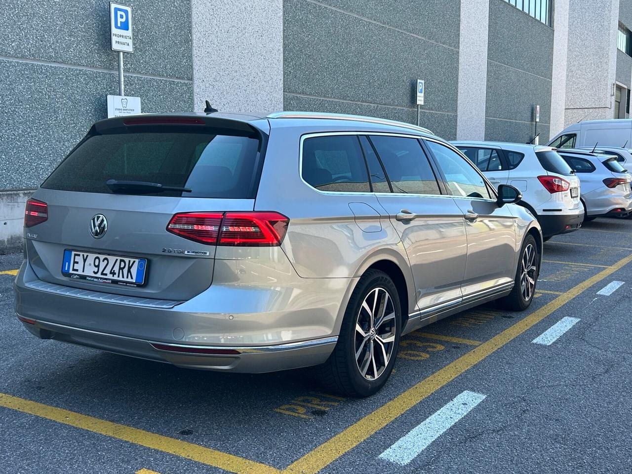 Volkswagen Passat Variant 2.0 TDI DSG Executive | Tetto Panoramico LED Navi