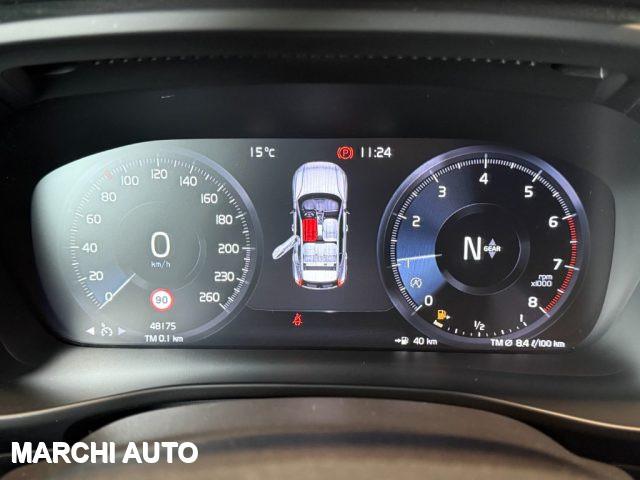 VOLVO XC40 T2 Momentum Pro