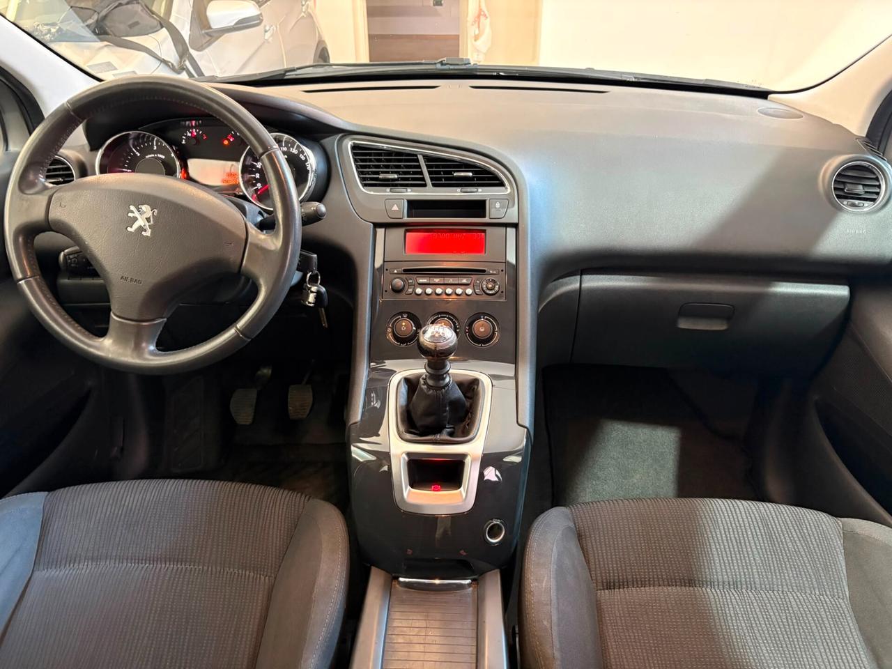 Peugeot 5008 1.6 HDi 115CV Business