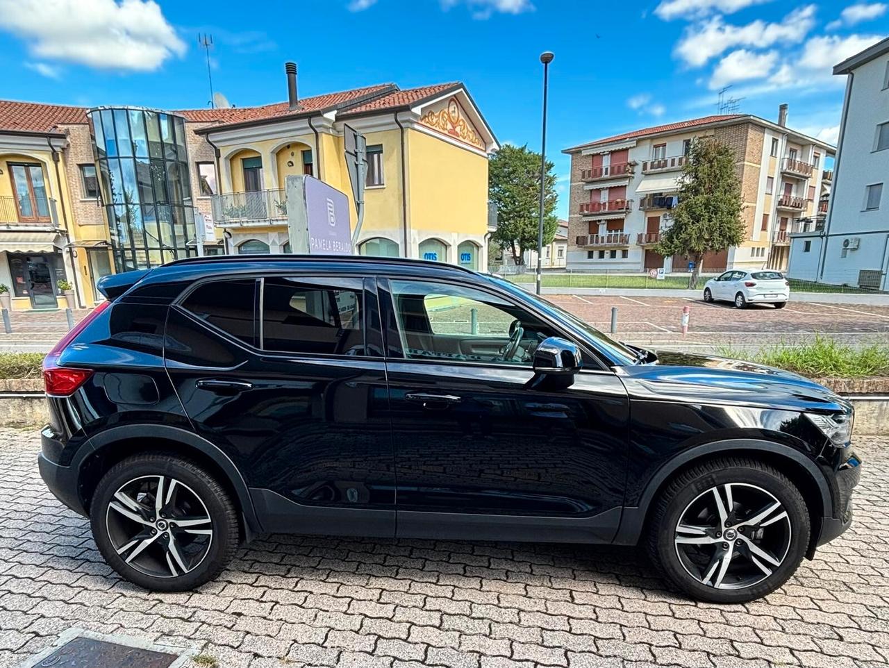 Volvo XC40 D3 R-design
