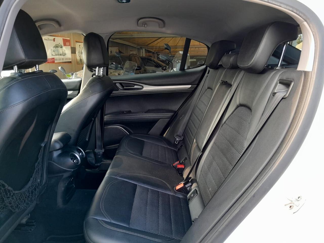Alfa Romeo Stelvio 2.2 Turbodiesel 210 CV AT8 Q4 Executive