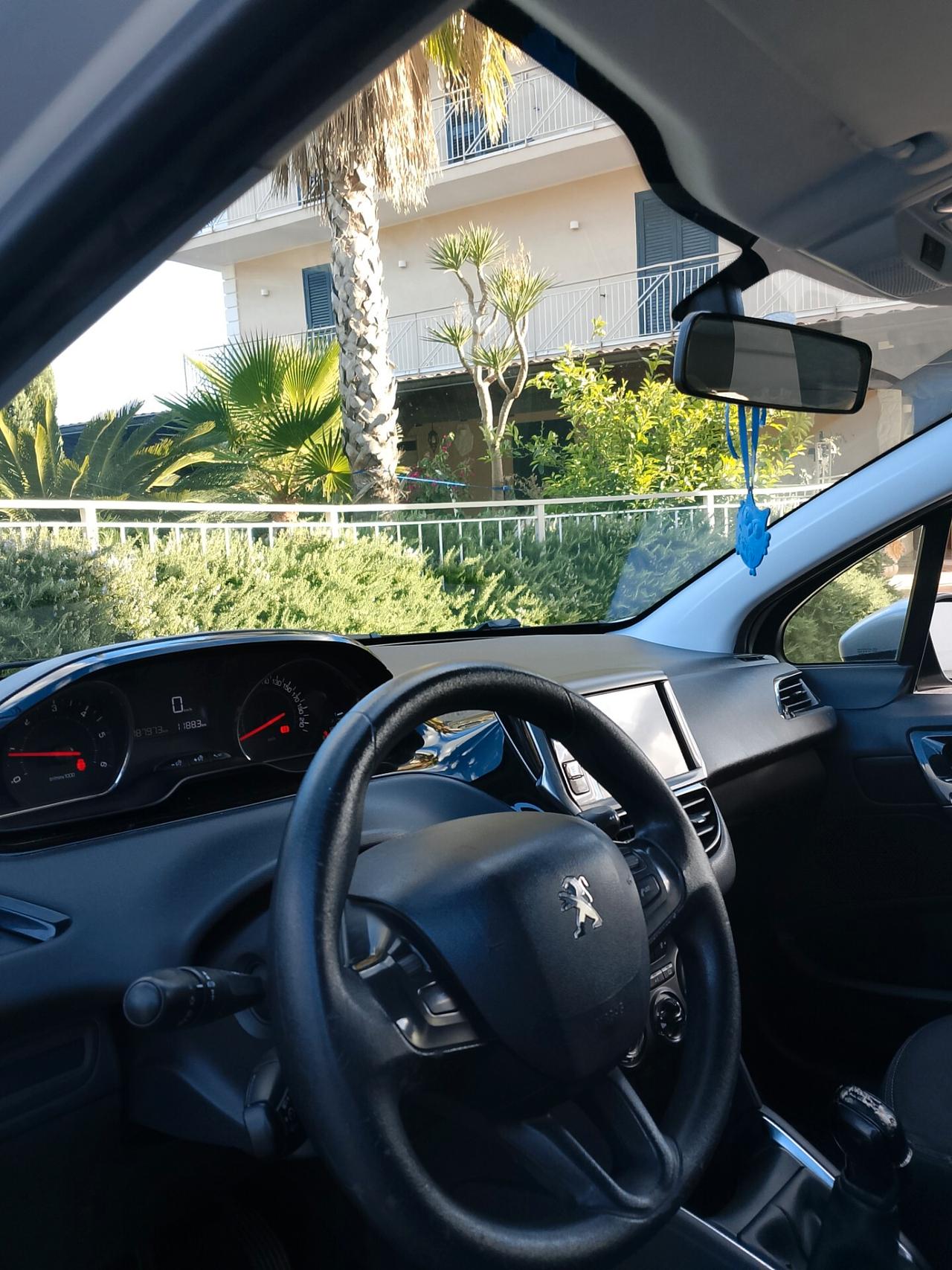 Peugeot 208 1.4 HDi 68 CV 5 porte Allure