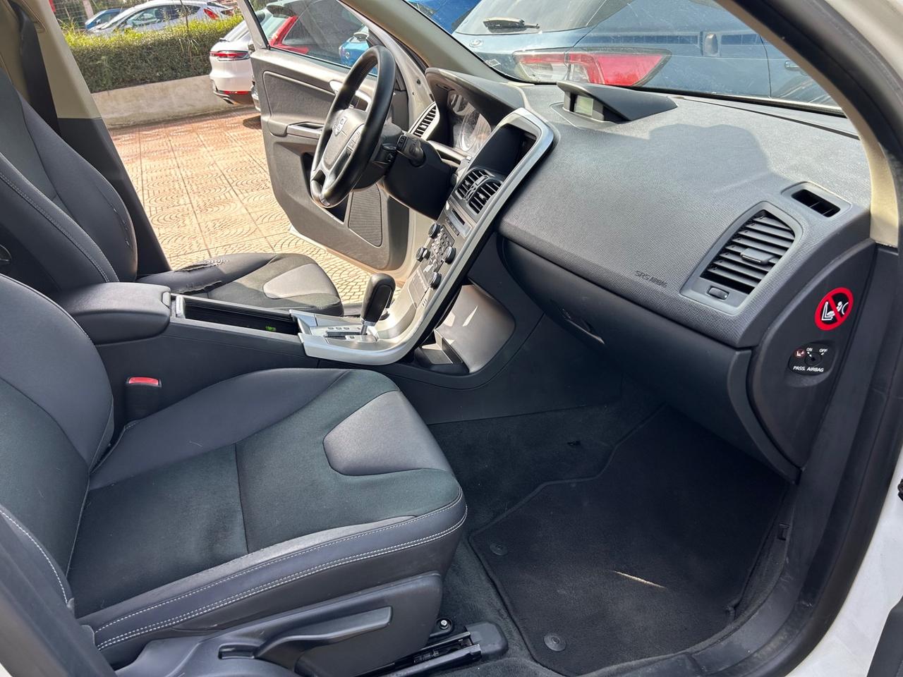 Volvo XC 60 XC60 D5 AWD Geartronic Momentum