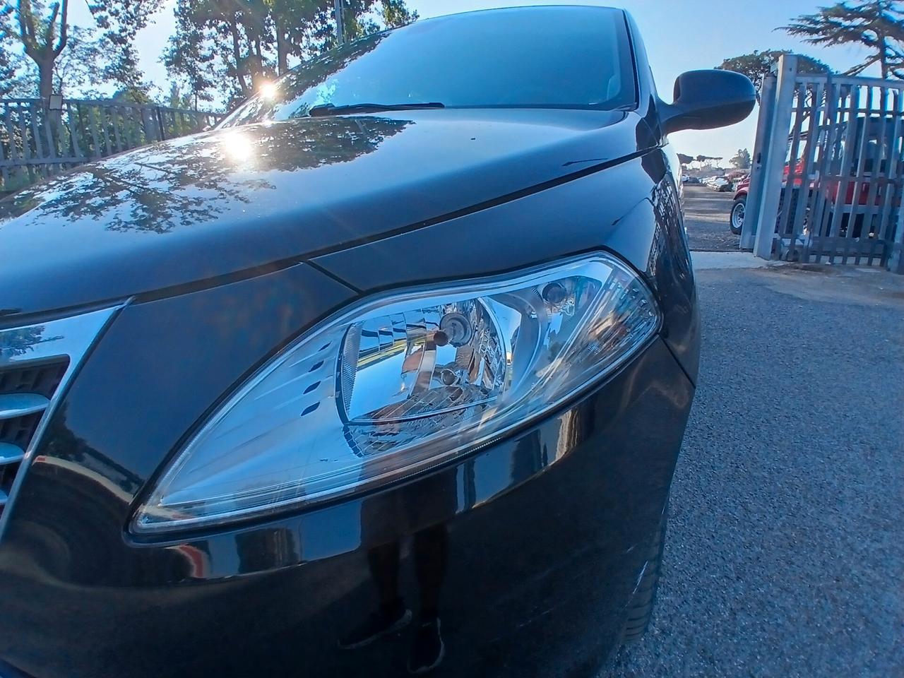 Lancia Ypsilon 1.2 69 CV 5 porte GPL Ecochic Silver