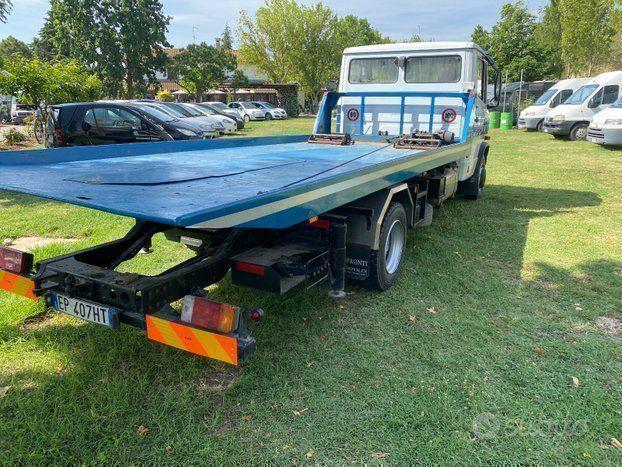 Mercedes carro attrezzi scarrabile con gru