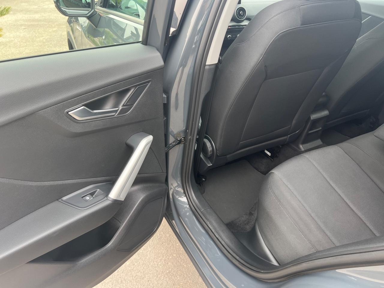 Audi Q2 40 TFSI quattro S tronic Business