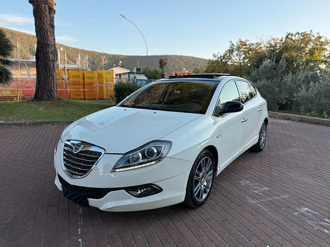 Lancia Delta 1.4 T-Jet 120 CV Gold Ecochic GPL,tetto apribile,pelle,cerchi 17,cruise control,comandi al volante,blu&me,sensori di parcheggio,full