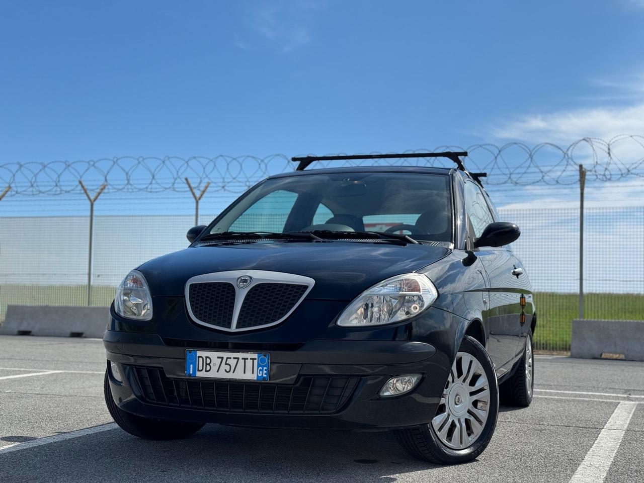 LANCIA YPSILON 1.2 BENZINA MOMO DESING NEO PATENTATI