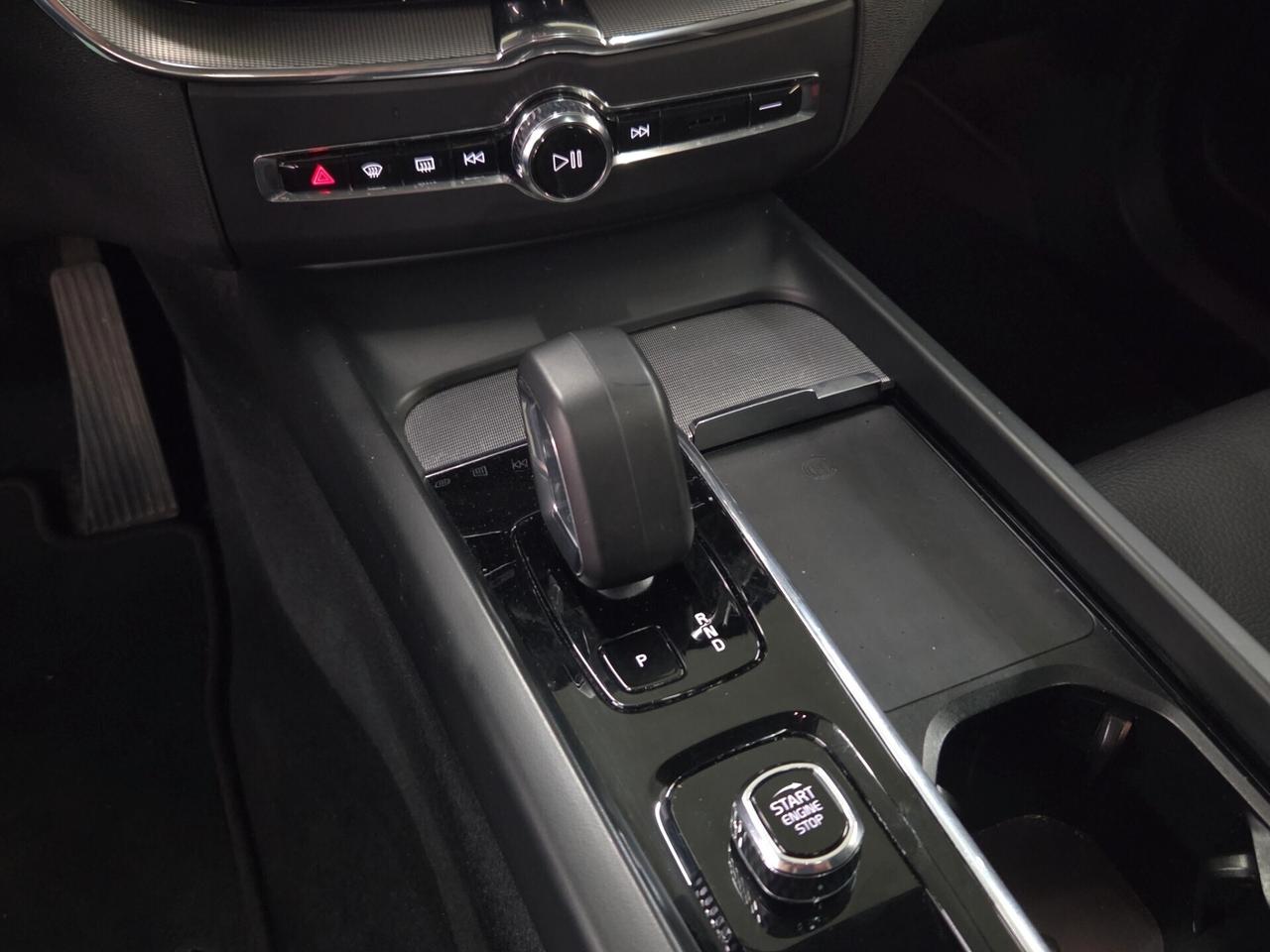 Volvo XC 60 XC60 B4 (d) AWD automatico Plus Dark AUTOCARRO N1