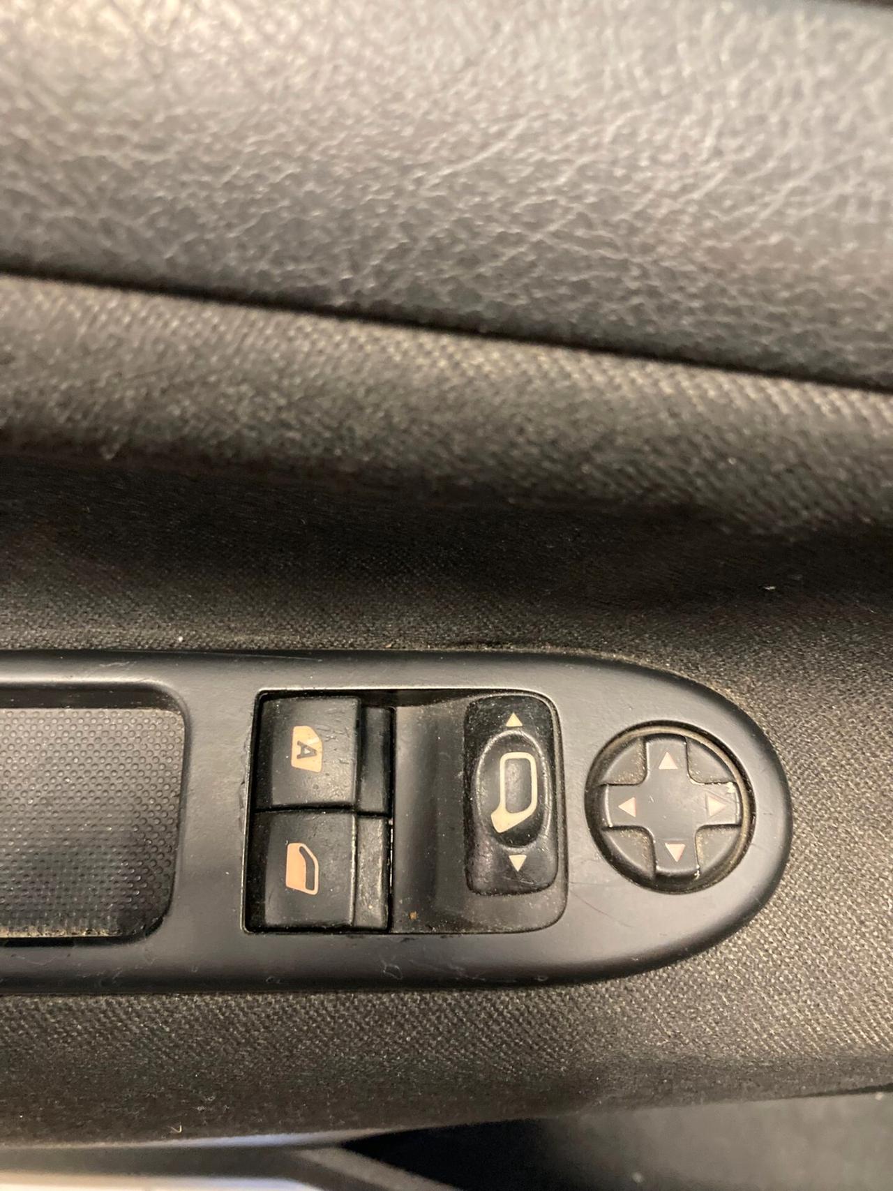 Peugeot 207 1.6 8V HDi 93CV SW X Line