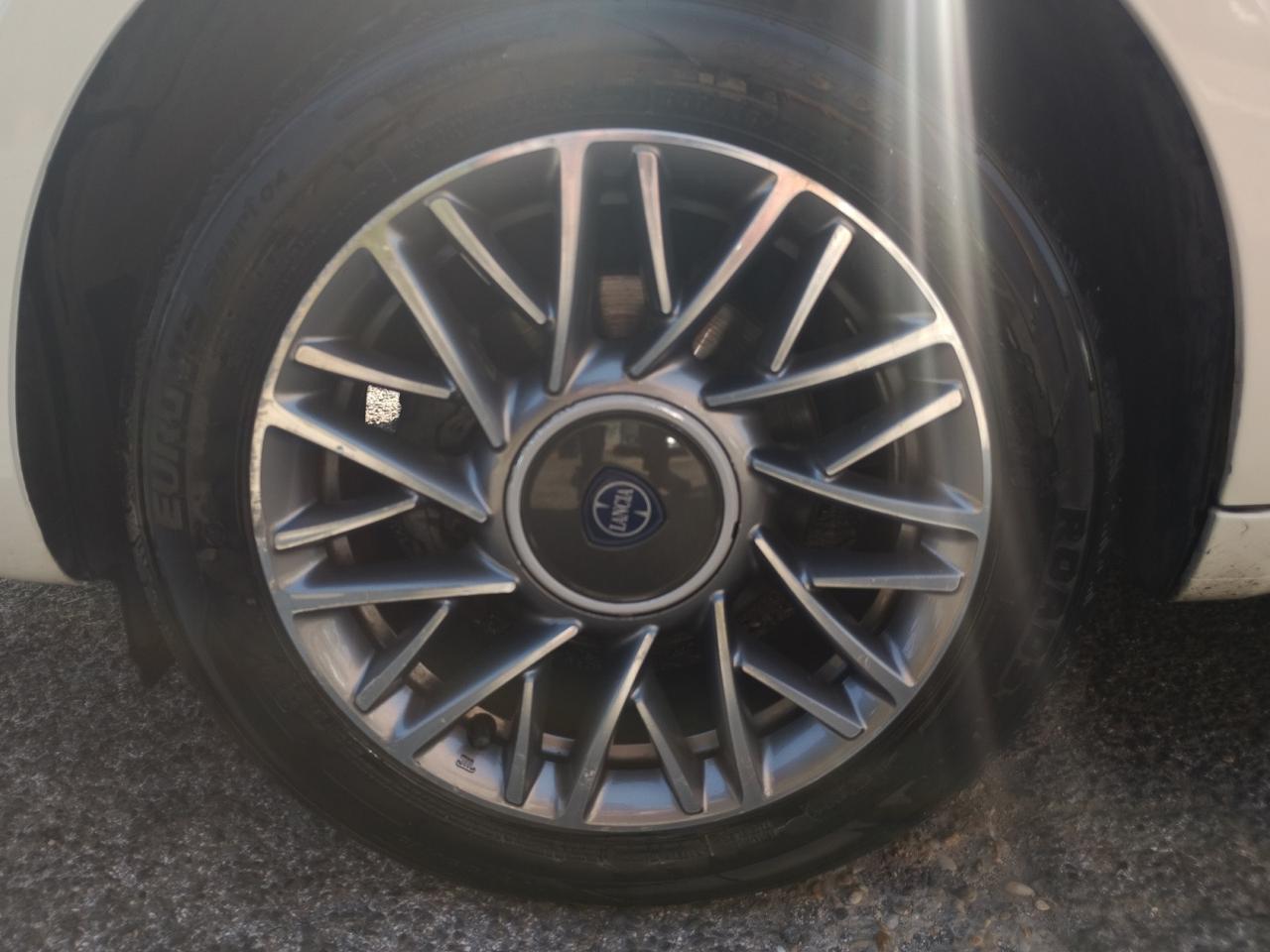 Lancia Ypsilon 5 Porte Ypsilon 1.2 8v Silver ecochic Gpl 69cv
