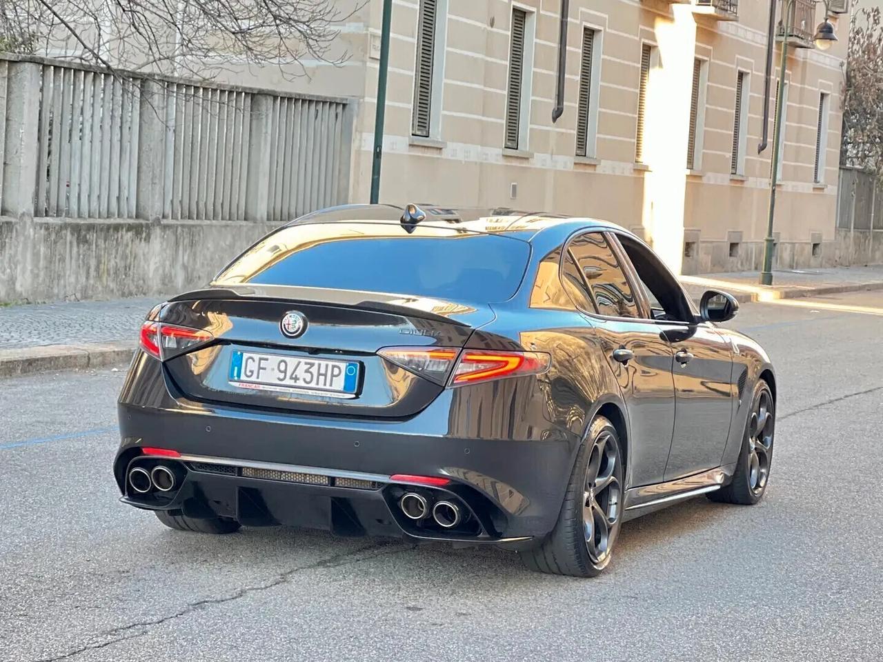 Alfa Romeo Giulia 2.9 T V6 AT8 Quadrifoglio