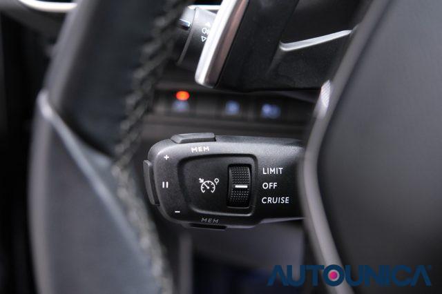 PEUGEOT 3008 HYBRID4 300 E-EAT8 ALLURE PACK