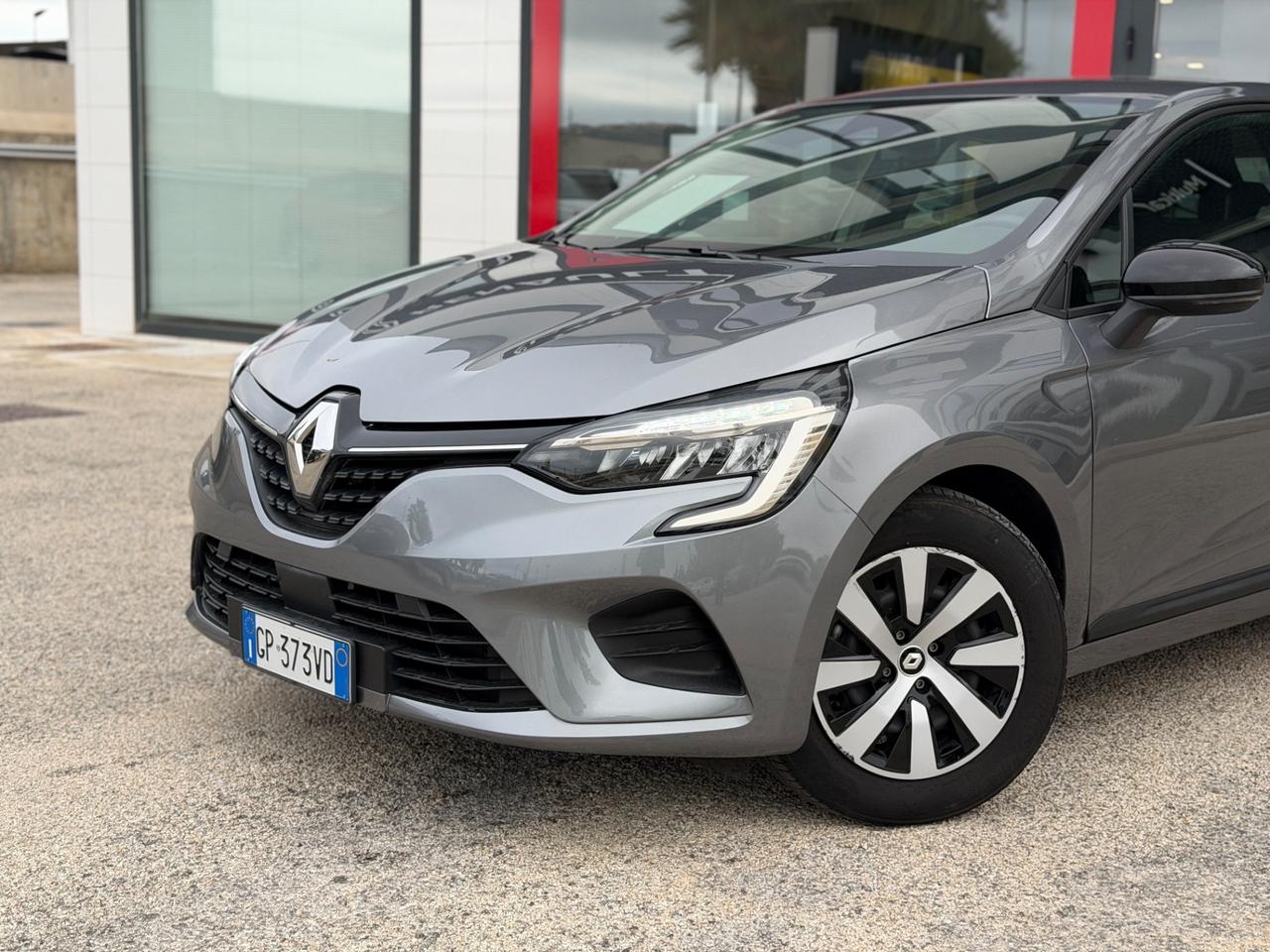 Renault Clio TCe 90 CV Equilibre solo 9000 km