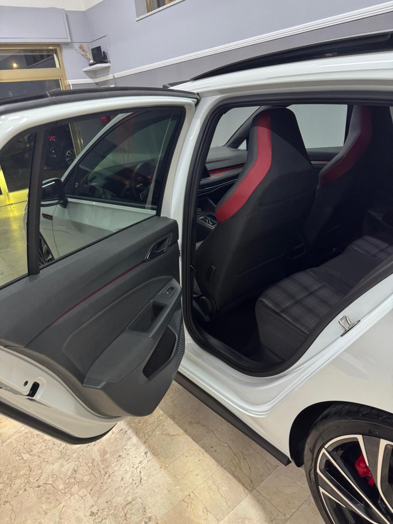 Volkswagen Golf GTI 2.0 TSI