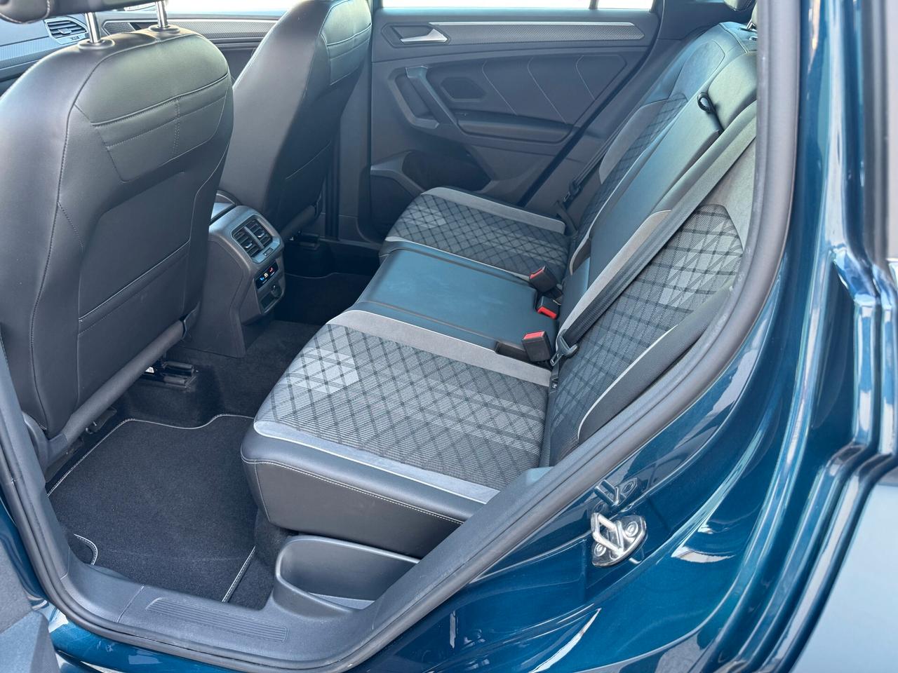 Volkswagen Tiguan 1.5 tsi R-Line 150cv dsg / NO VINCOLI / MATRIX