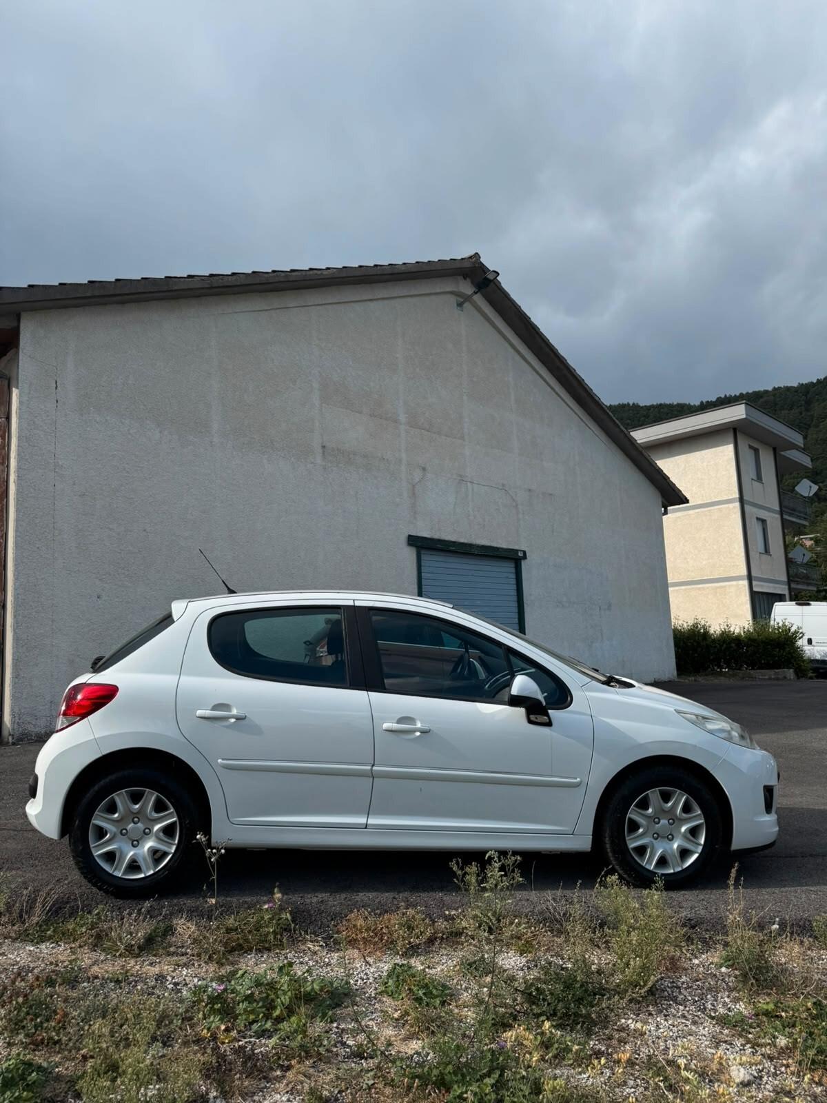 Peugeot 207 1.4 HDi 70CV 5p. Active