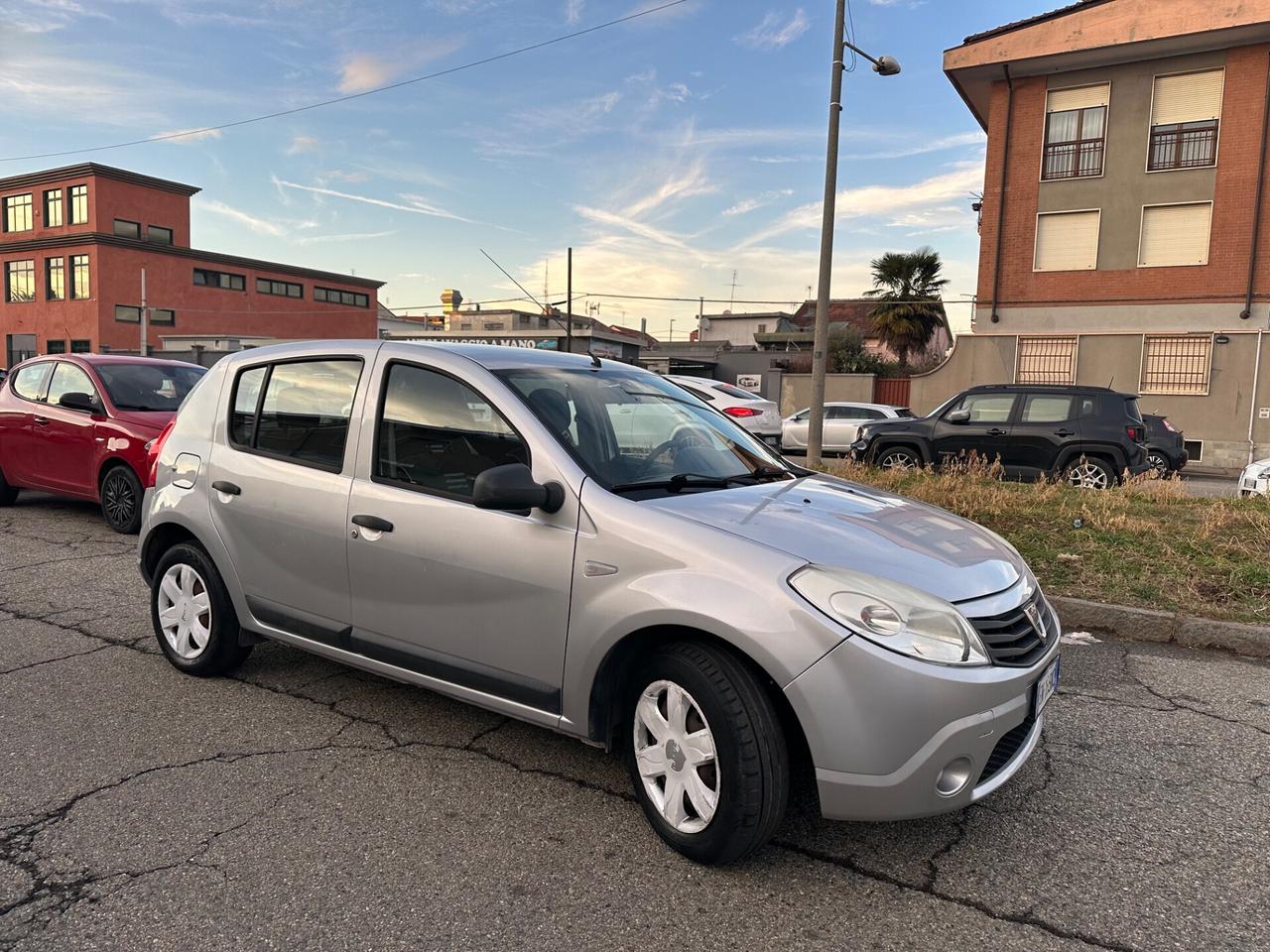 Dacia Sandero 1.2 16V GPL 75CV