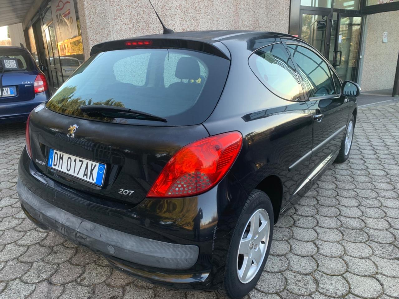 Peugeot 207 1.4 8V 75CV 3p. ONE Line