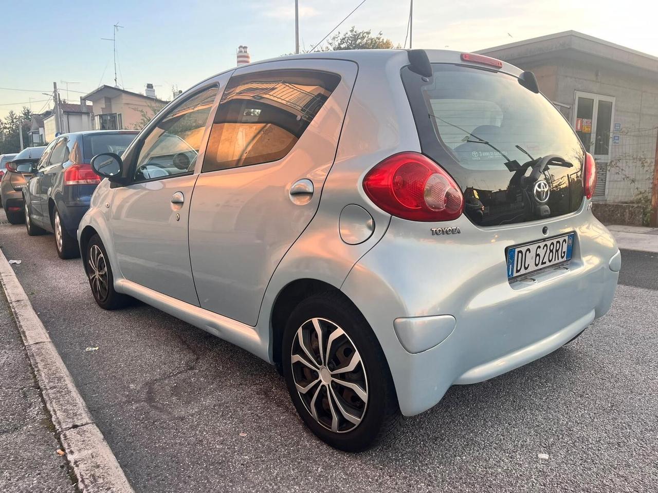 Toyota Aygo 1.0 12V VVT-i 5 porte Neopatentati